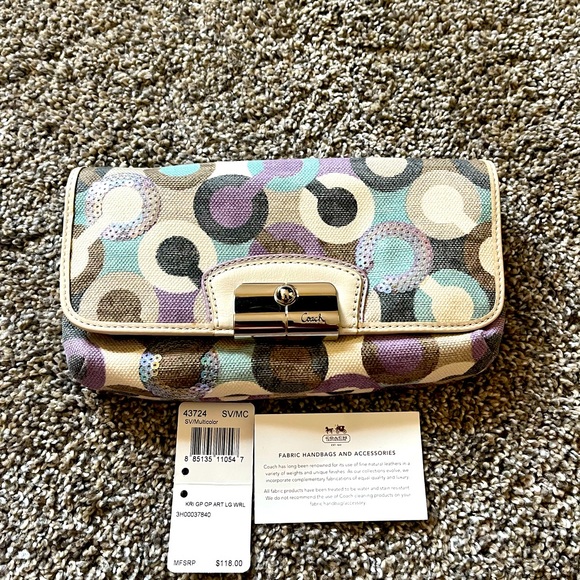 Brand New Kristin Graphic OP Art Large wristlet. Multi-color woven sequins. - Picture 4 of 5